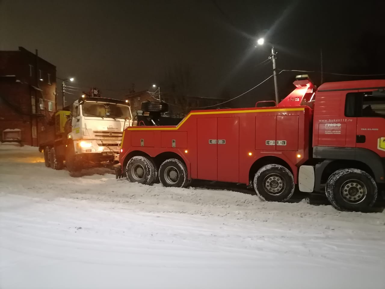 Профессиональные услуги грузового эвакуатора: полный спектр решений для вашей техники